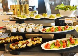 Những ưu điểm tuyệt vời khi tổ chức tiệc buffet mà bạn không nên bỏ qua