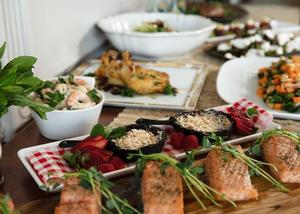 Làm thế nào để sử dụng dịch vụ đặt tiệc tại nhà của Hai Thụy Catering?