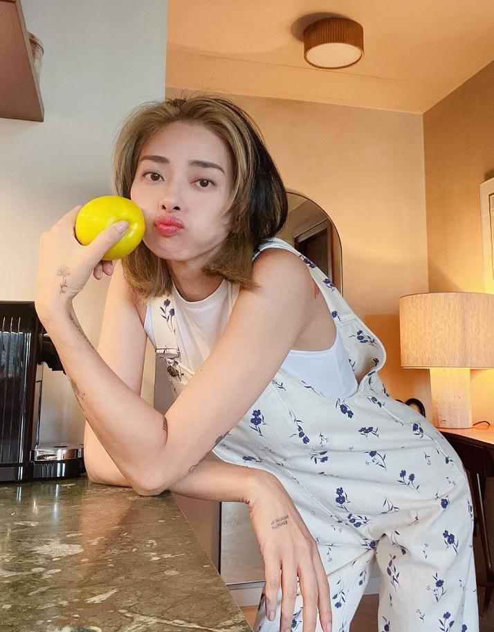 Thay đổi phong cách, Ngô Thanh Vân trẻ đẹp hơn sau đám cưới