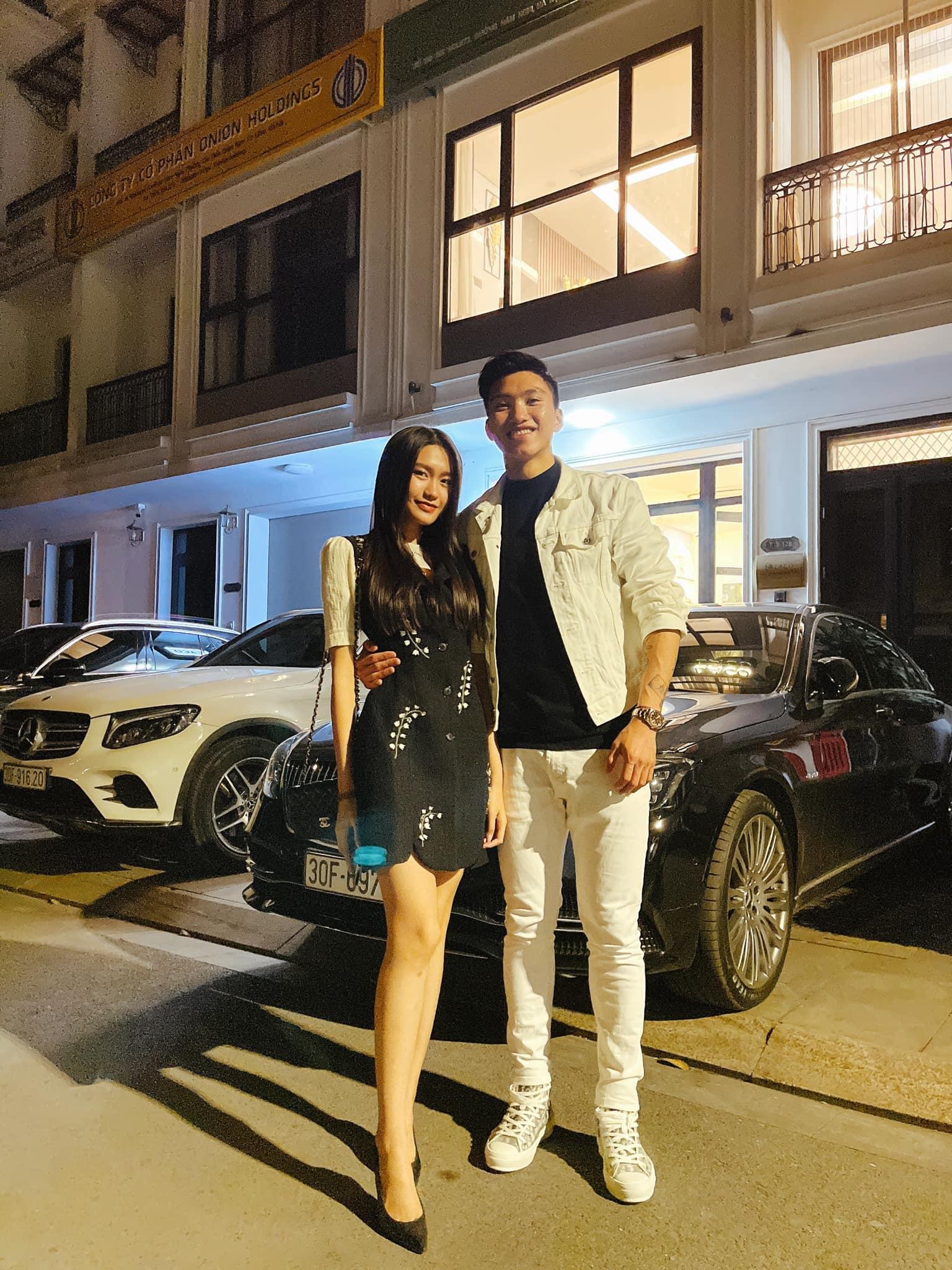 Nhan sắc xinh đẹp của bạn gái cầu thủ Đoàn Văn Hậu