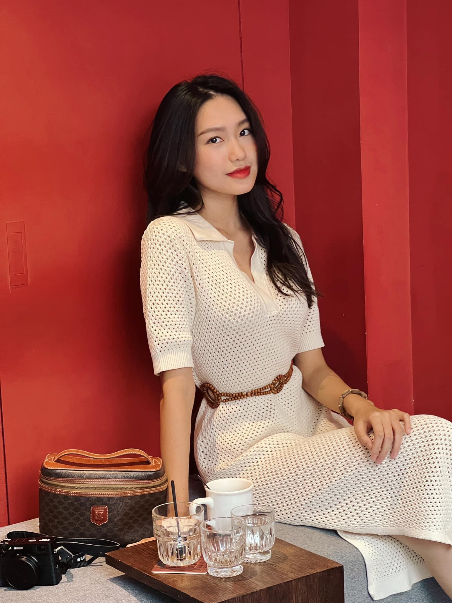 Nhan sắc xinh đẹp của bạn gái cầu thủ Đoàn Văn Hậu