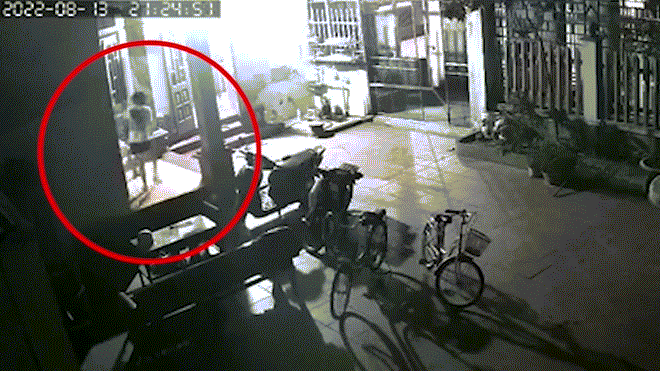 Chia sẻ lại bài “bóc phốt”, cô gái và bà bầu bị chủ shop quần áo đến tận nhà hành hung