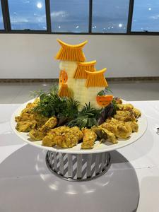 Đặt tiệc cưới tại nhà giúp lễ cưới của các cặp đôi trở nên ấm cúng và gần gũi hơn. Bài viết sẽ giúp bạn biết nhiều kiến thức hữu ích để có một bữa tiệc cưới tại nhà trọn vẹn.