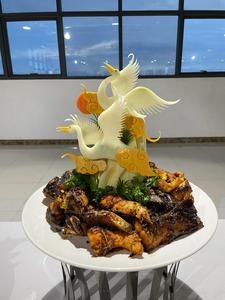 Đặt tiệc cưới tại nhà giúp lễ cưới của các cặp đôi trở nên ấm cúng và gần gũi hơn. Bài viết sẽ giúp bạn biết nhiều kiến thức hữu ích để có một bữa tiệc cưới tại nhà trọn vẹn.