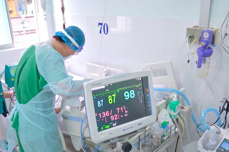 Chưa tiêm đủ vắc-xin, nhiều ca Covid-19 trở nặng, tử vong